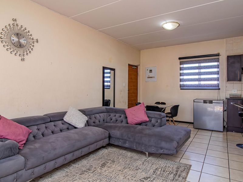 Stunning two bedroom apartment in Randpark Ridge—your perfect blend of comfort and convenience - Photo 5