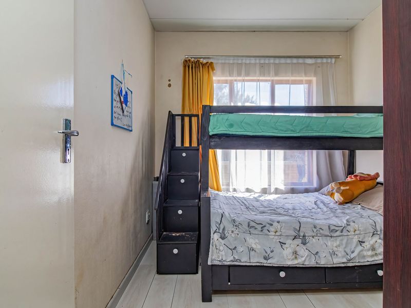 Stunning two bedroom apartment in Randpark Ridge—your perfect blend of comfort and convenience - Photo 10