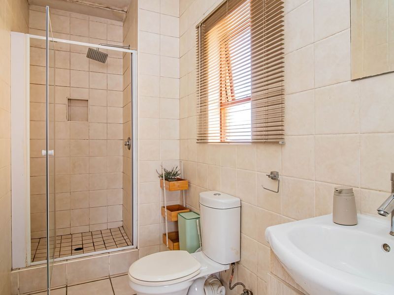Stunning two bedroom apartment in Randpark Ridge—your perfect blend of comfort and convenience - Photo 8