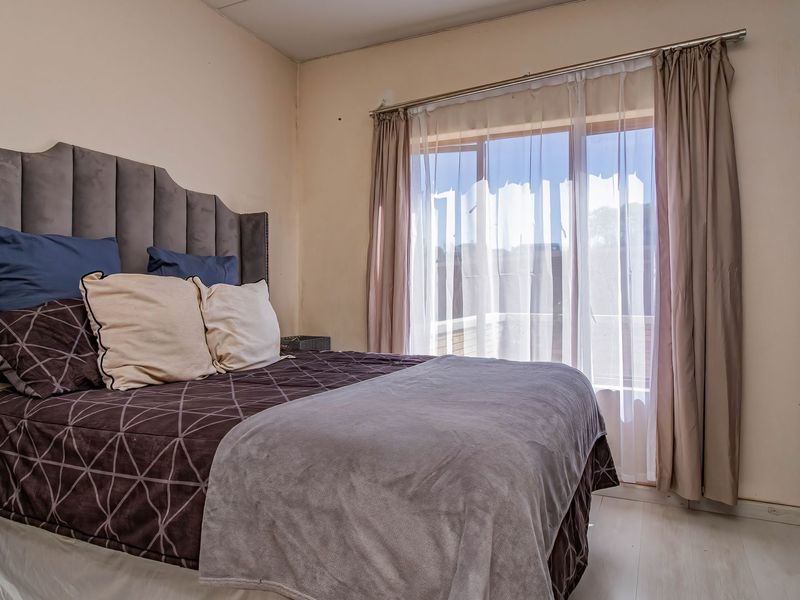 Stunning two bedroom apartment in Randpark Ridge—your perfect blend of comfort and convenience - Photo 6