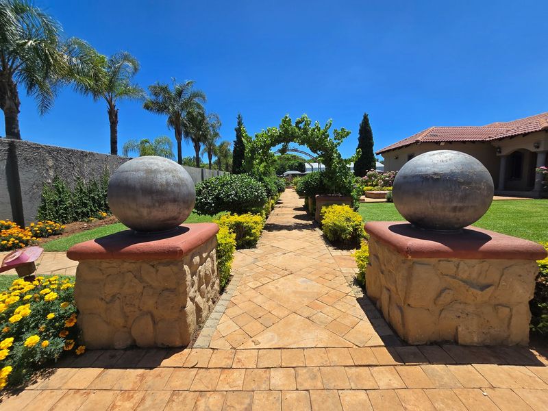 Luxury Farm-Style Entertainer’s Dream Home - Photo 6