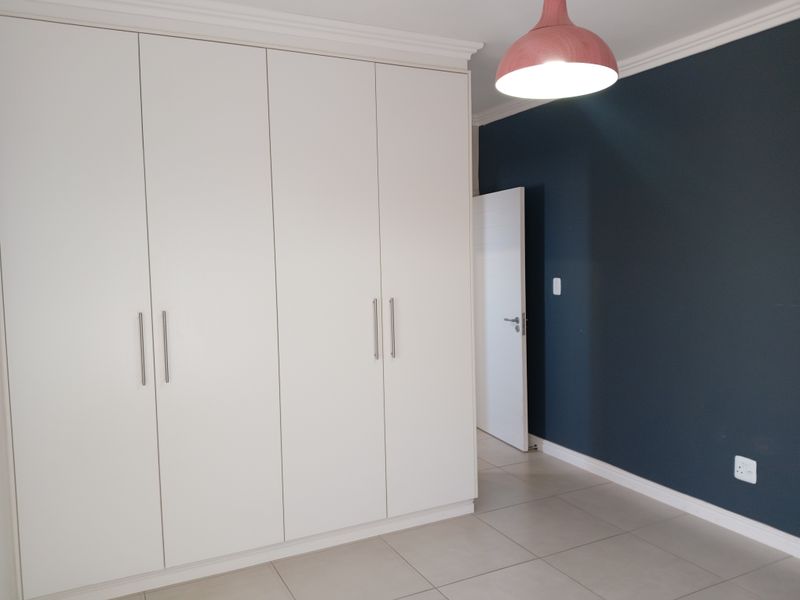 Stunning Freestanding Estate House to Rent in Kraaibosch Park, George - Photo 8