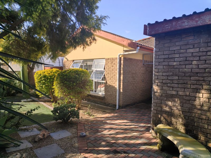 Stunning Move-In Ready Family Home in a Quiet Cul-de-Sac – Azalia Park - Photo 2