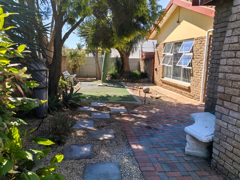 Stunning Move-In Ready Family Home in a Quiet Cul-de-Sac – Azalia Park - Photo 3