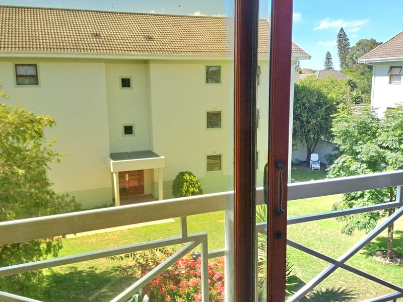 Two Bedroom Top Floor Apartment For Sale at sought-after River Place Mews - Photo 10