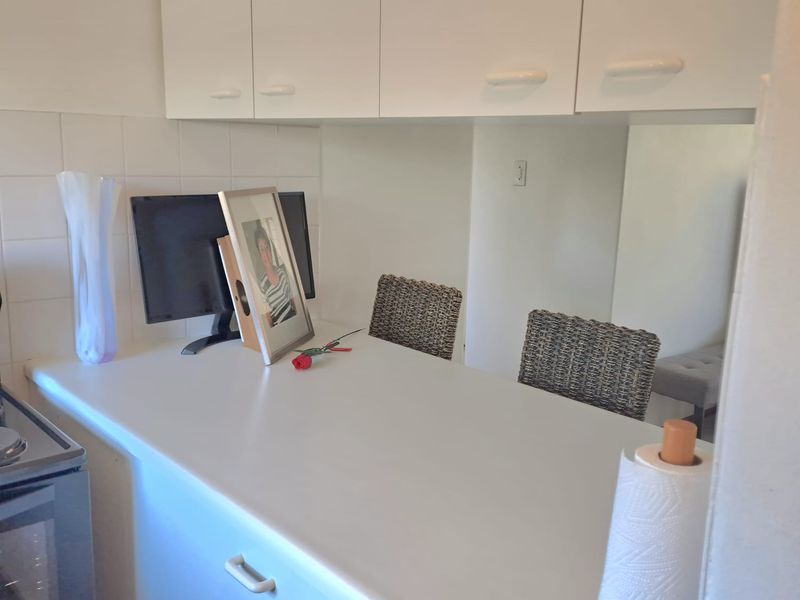 Two Bedroom Top Floor Apartment For Sale at sought-after River Place Mews - Photo 6