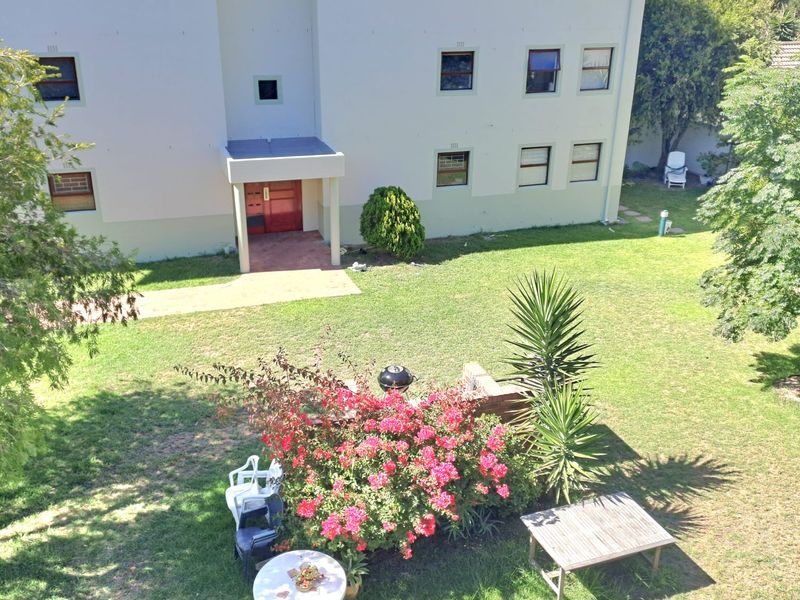 Two Bedroom Top Floor Apartment For Sale at sought-after River Place Mews - Photo 8