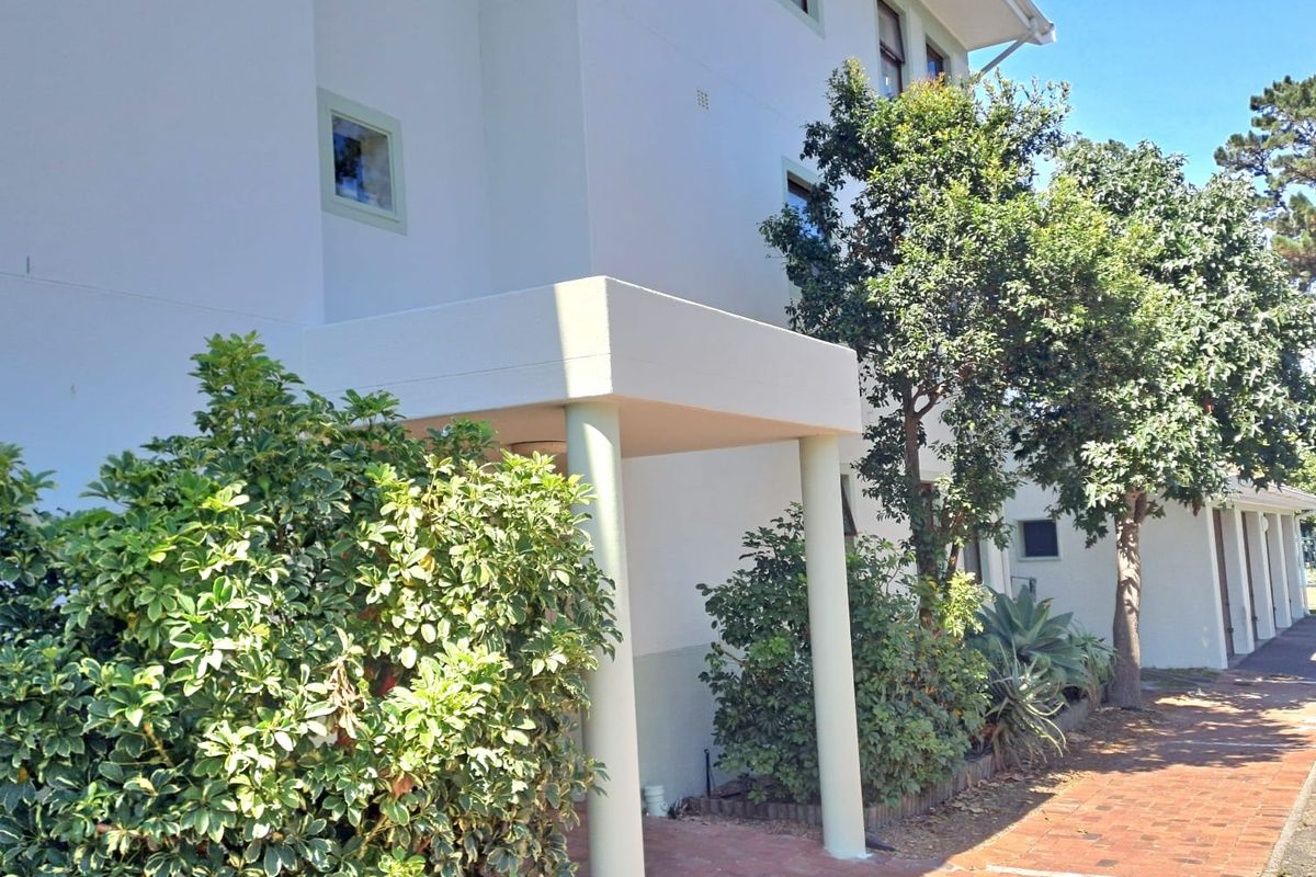 Two Bedroom Top Floor Apartment For Sale at sought-after River Place Mews - Photo 3