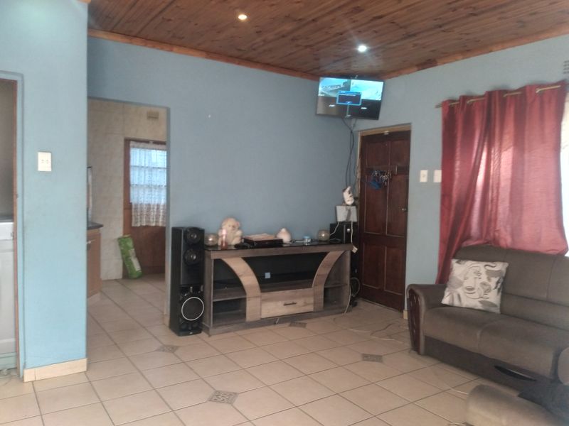House For Sale In Cape Town - Photo 3