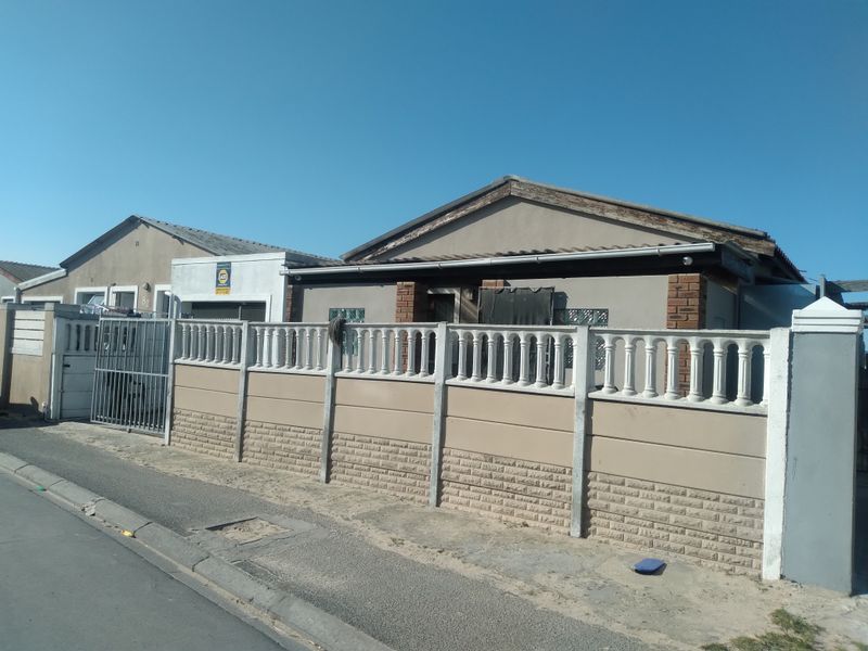 House For Sale In Cape Town - Photo 2