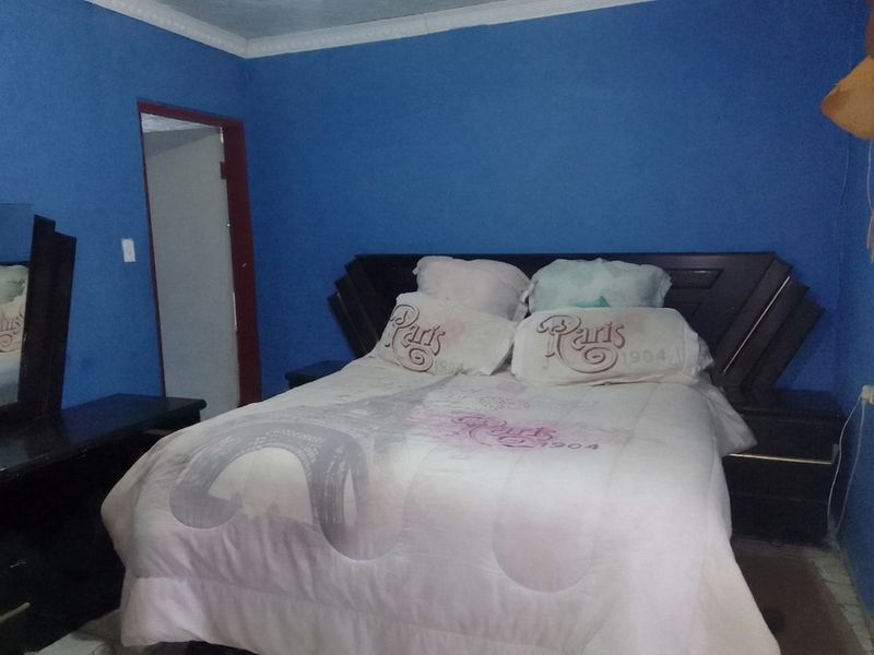 A bedroom featuring blue painted walls and decorative crown molding.