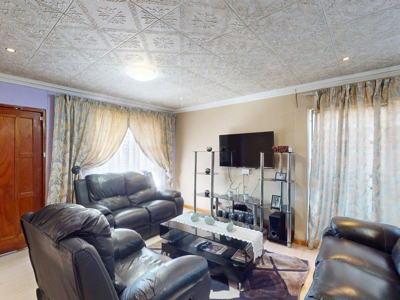 Family Home in a Quiet Cul-de-Sac – NU 6, Motherwell - Photo 4