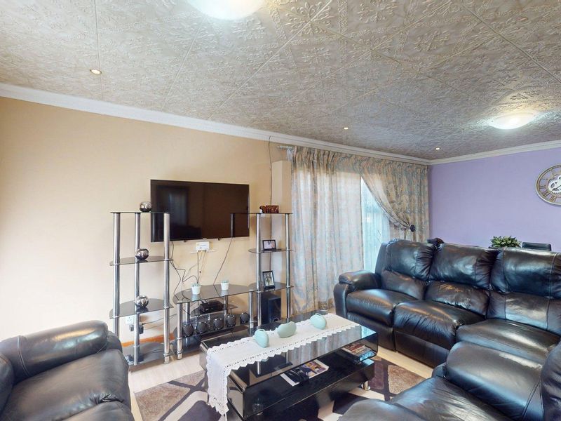 Family Home in a Quiet Cul-de-Sac – NU 6, Motherwell - Photo 3