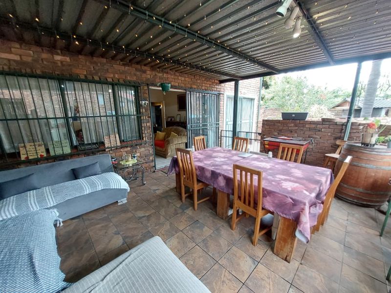 Spacious Family Townhouse with Great Entertainment Appeal - Photo 5