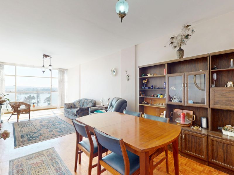 Apartment with Exceptional Views – Denlee - Photo 2