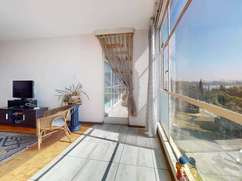 Apartment with Exceptional Views – Denlee - Photo 4