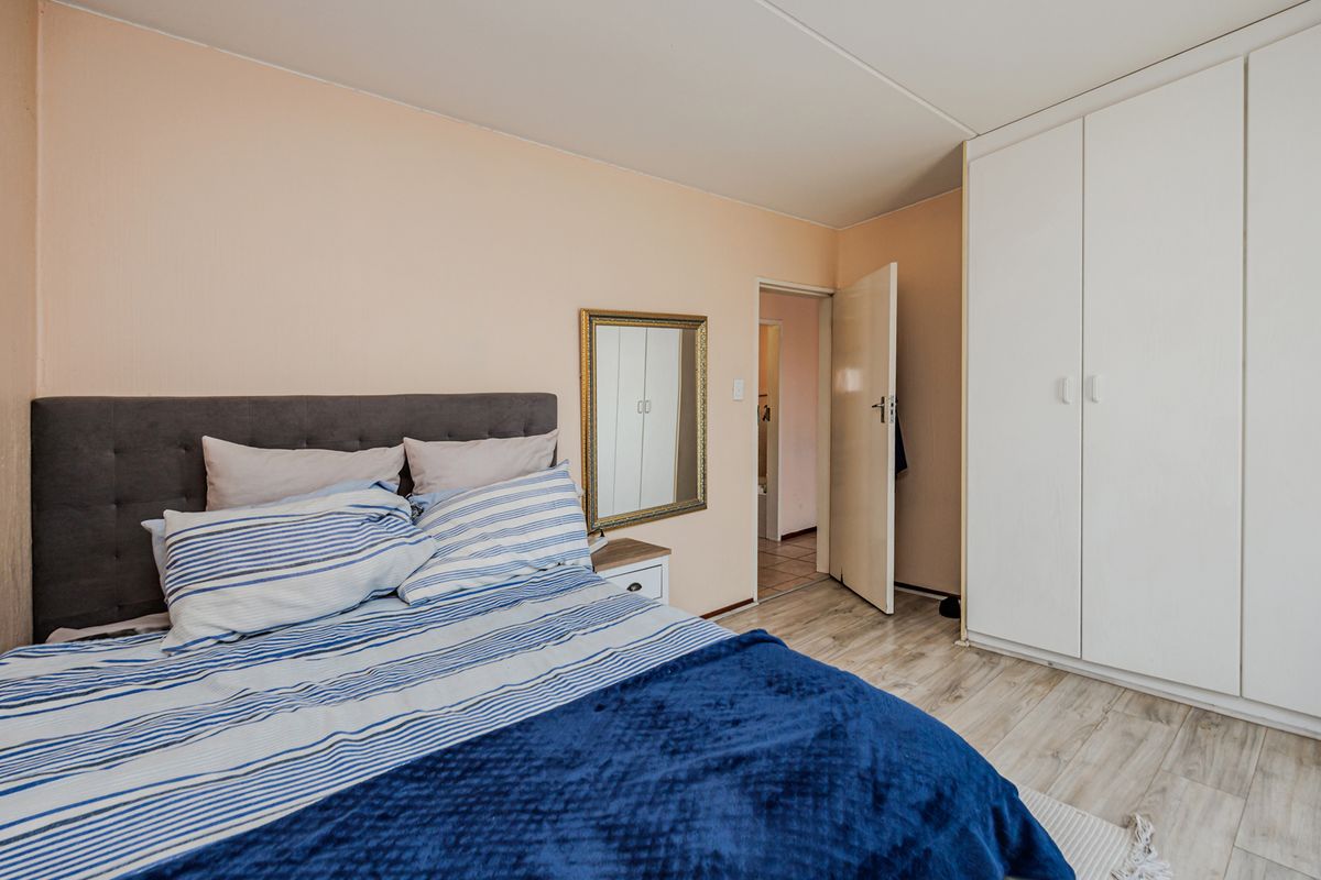 Discover Your Dream Home in Honeydew Grove, Roodepoort - Photo 5