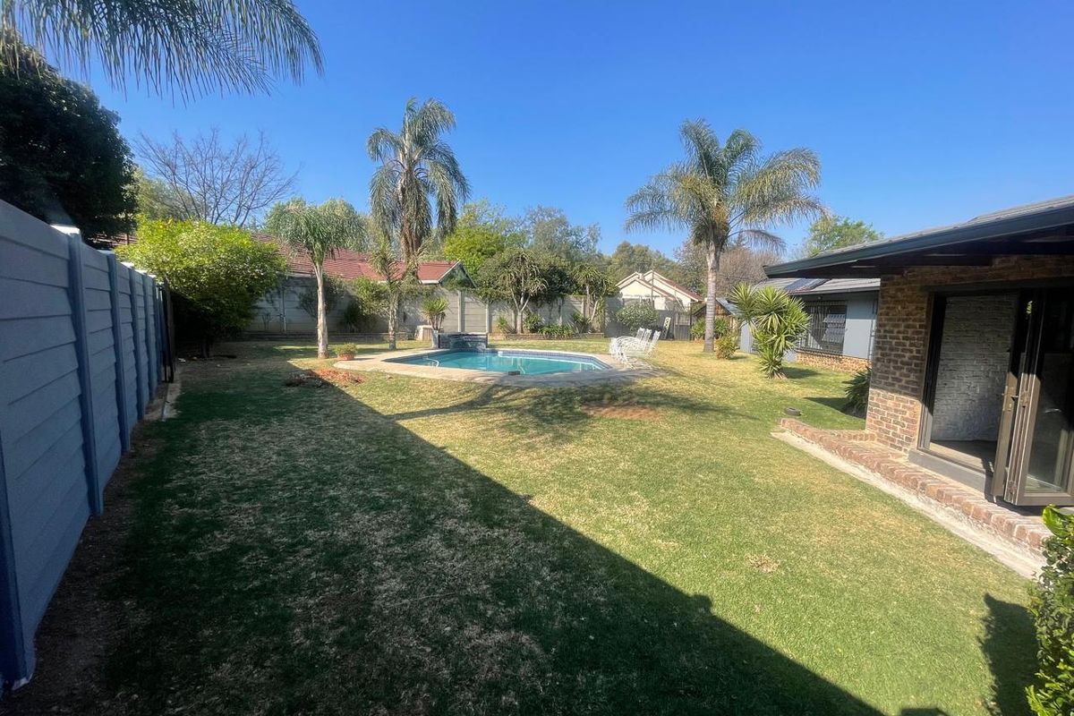 A Family Home with Pool and Exceptional Entertainment Space - Photo 2