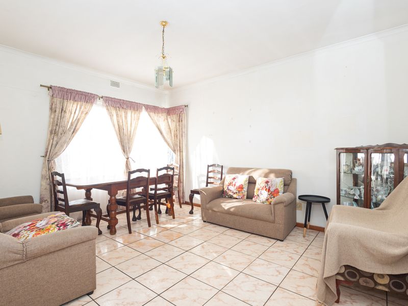 Charming 3 bedroom freestanding home for sale in Bernadino Heights - your dream home awaits!! - Photo 2