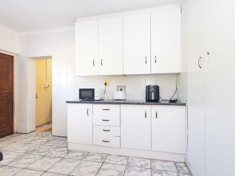 Charming 3 bedroom freestanding home for sale in Bernadino Heights - your dream home awaits!! - Photo 7