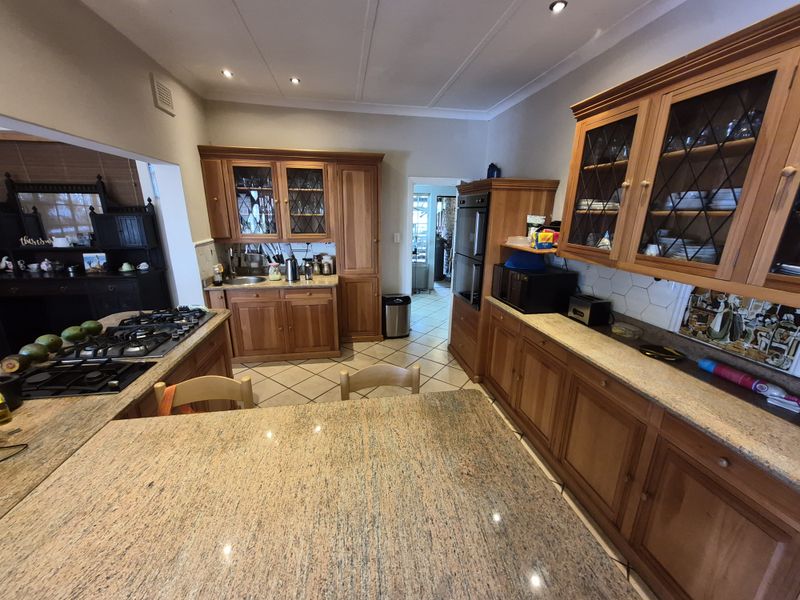 Large Hilton Home with Income & Development Potential - Photo 7