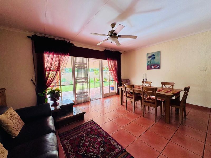 Elegant Family Home with Exceptional Entertainment Spaces and Premium Comfort - Photo 6