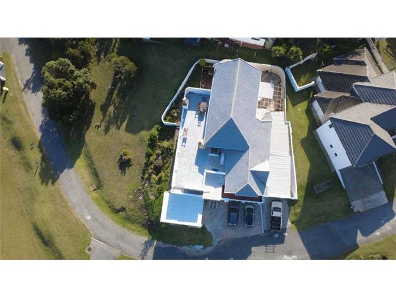 Expansive Coastal Home with 2 flats in Secure Cove Rock Estate - Photo 2