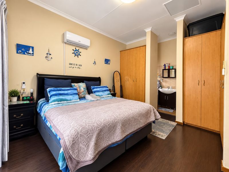 Spacious 3-Bedroom Townhouse with Excellent Parking in Waterfall East - Photo 5