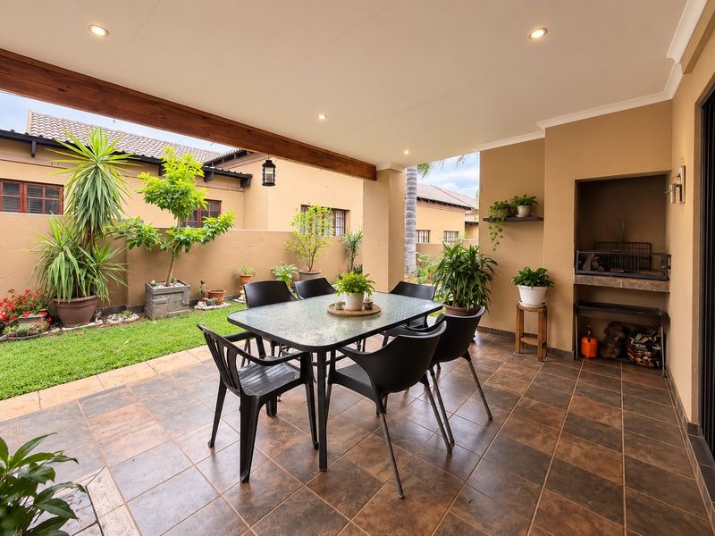 Spacious 3-Bedroom Townhouse with Excellent Parking in Waterfall East - Photo 10