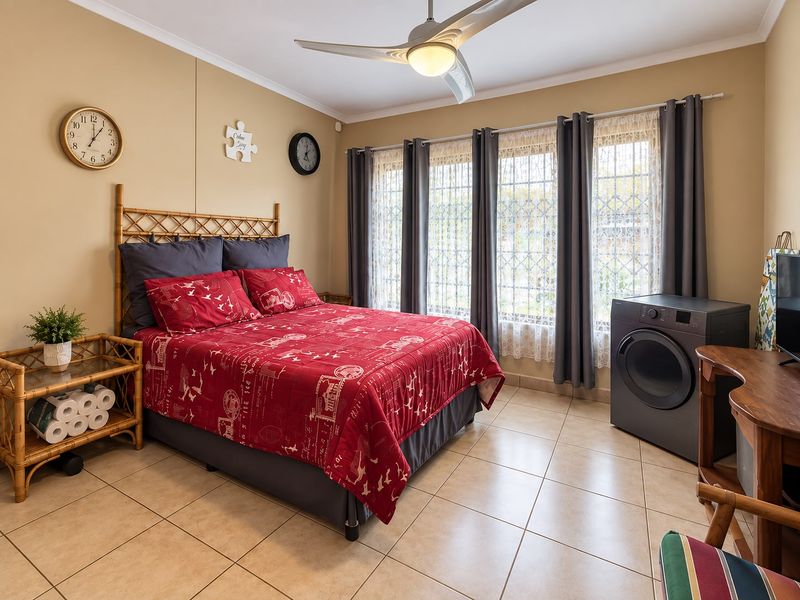 Spacious 3-Bedroom Townhouse with Excellent Parking in Waterfall East - Photo 9