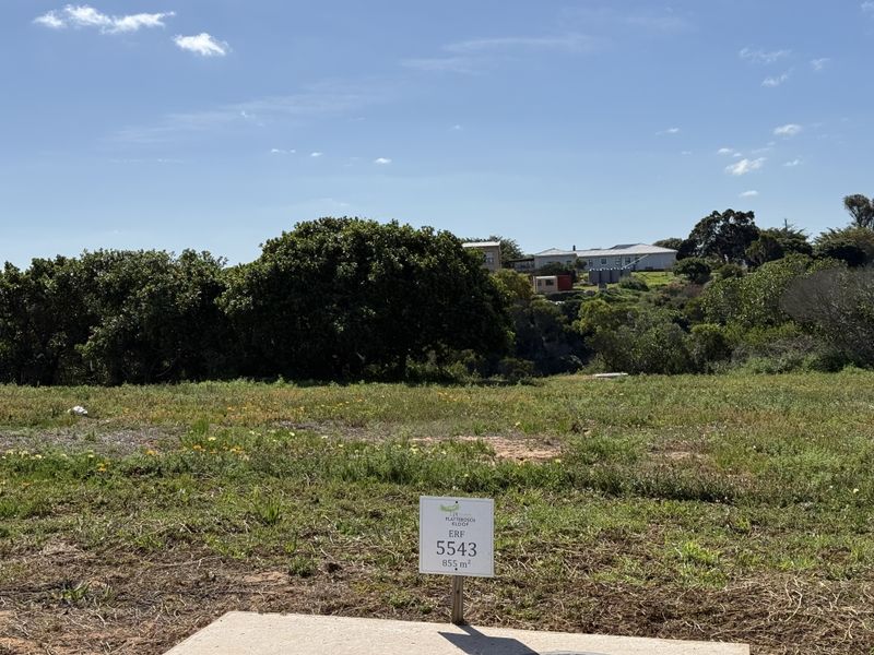 A vacant residential plot of land measuring 855 square meters, featuring natural vegetation and a clear view of the surrounding landscape.