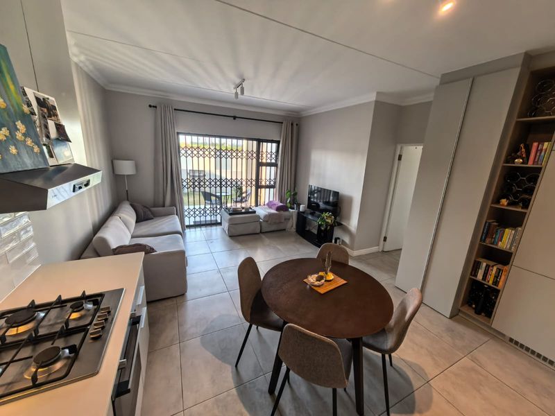 Ground Floor 2 Bed / 2 Bath with Large Enclosed Garden – Pet Friendly - Photo 5