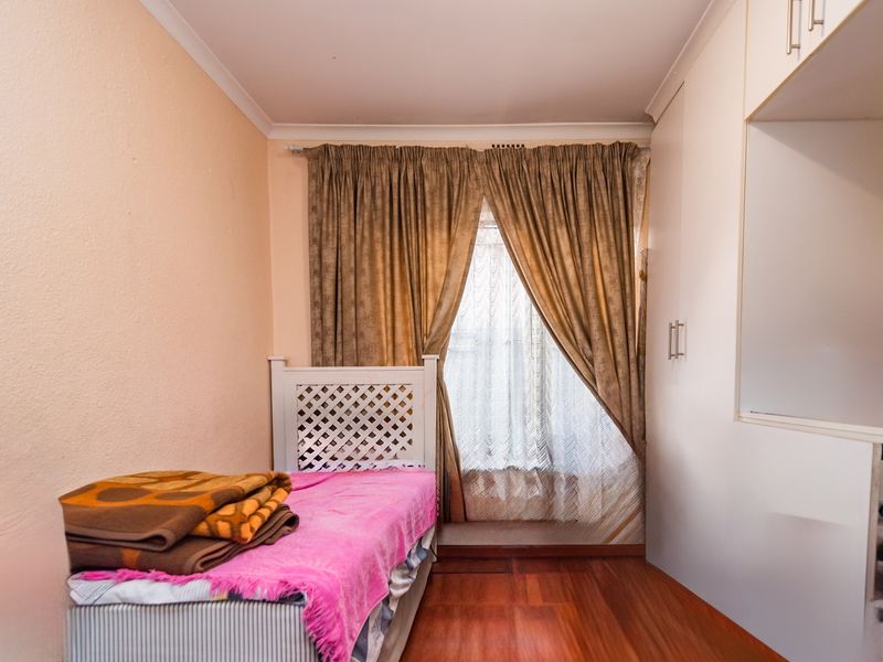 Stunning 3 Bedroom Family Home for Sale in Protea North - Photo 10