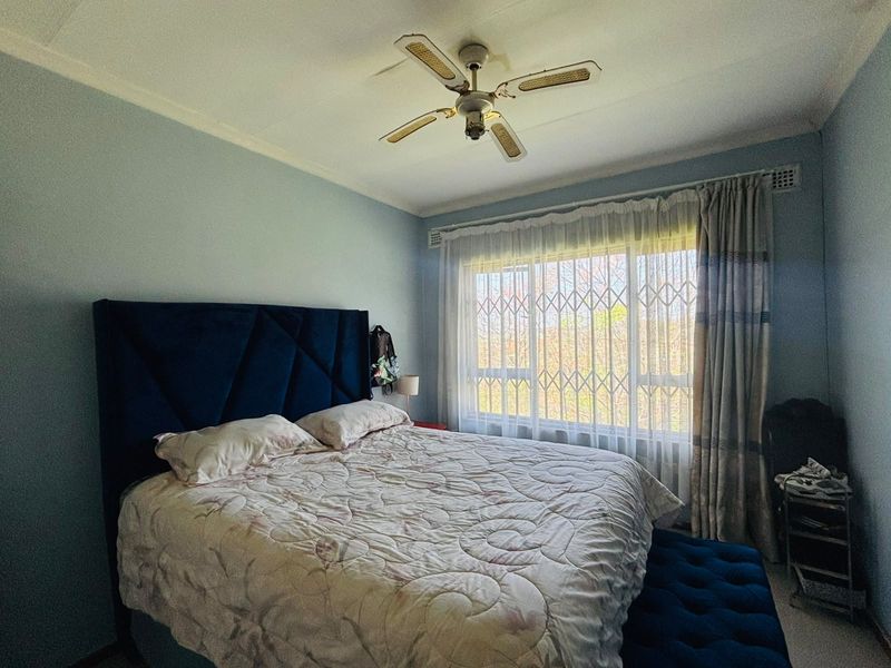 Hidden Gem Below Road Level – Space, Privacy & Endless Potential! - Photo 8