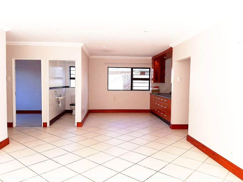 WEYBRIDGE PARK 3 BED 2.5 BATH TOWNHOUSE WITH DOUBLE GARAGE FOR RENT - Photo 6