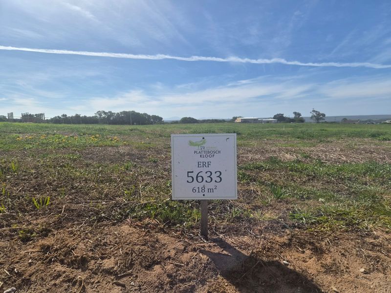 A vacant residential plot of 618 square meters located in Plattebosch Kloof, ready for development.