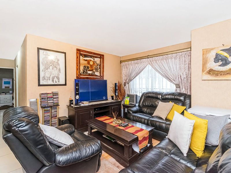 Stunning 3-Bedroom House For Sale in Goudrand – Perfect For Family Living! - Photo 5