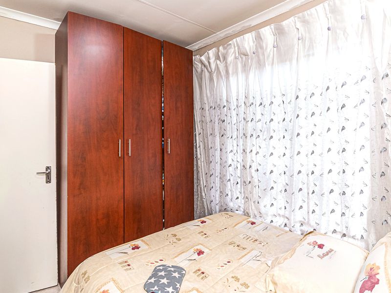 Stunning 3-Bedroom House For Sale in Goudrand – Perfect For Family Living! - Photo 9