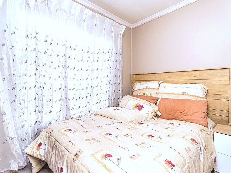 Stunning 3-Bedroom House For Sale in Goudrand – Perfect For Family Living! - Photo 8