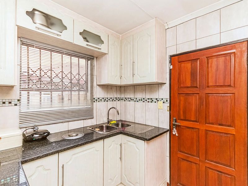 Stunning 3-Bedroom House For Sale in Goudrand – Perfect For Family Living! - Photo 3