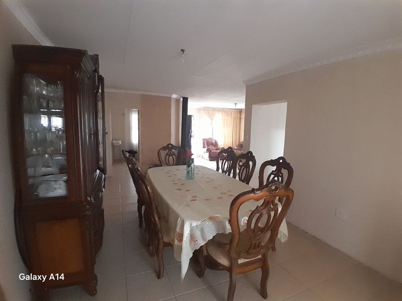 4 Bedroom Family Home with Security Cameras in Harmony Park Piet Retief - Photo 10