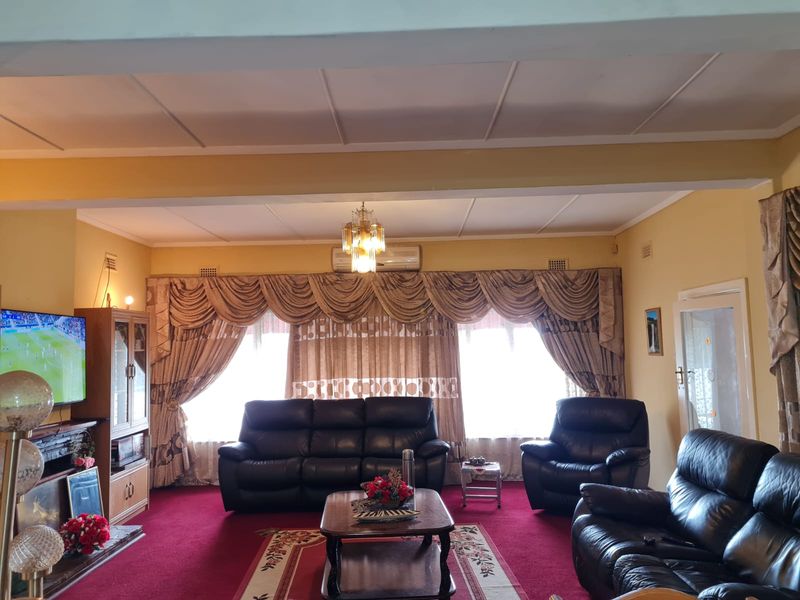 Spacious Family Home with Excellent Income Potential - Photo 5