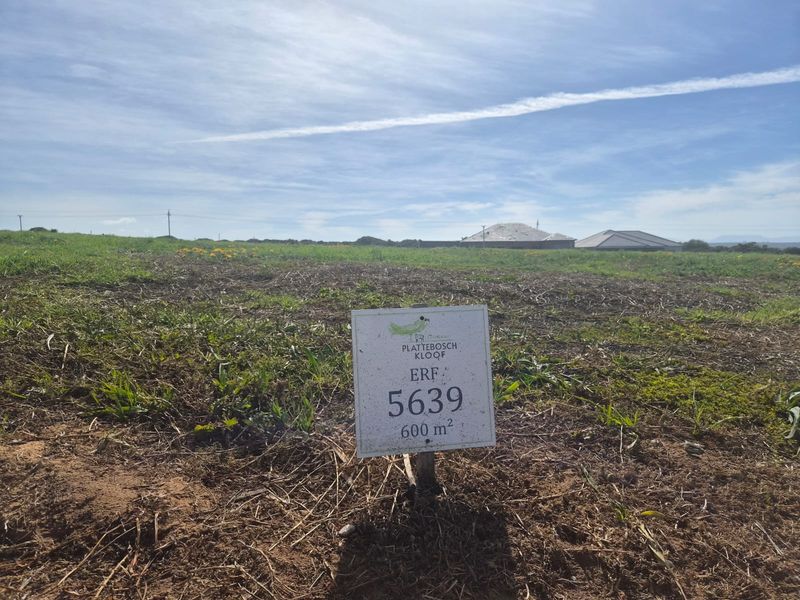 A vacant residential plot of 600 square meters in Plattebosch Kloof, ready for development.