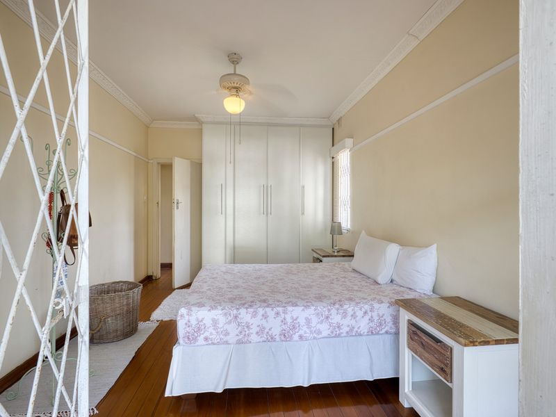 Beautifully Maintained Ground Floor Garden Apartment in a Peaceful, Sought After Complex - Photo 7