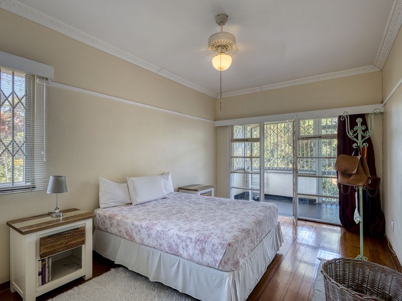 Beautifully Maintained Ground Floor Garden Apartment in a Peaceful, Sought After Complex - Photo 6
