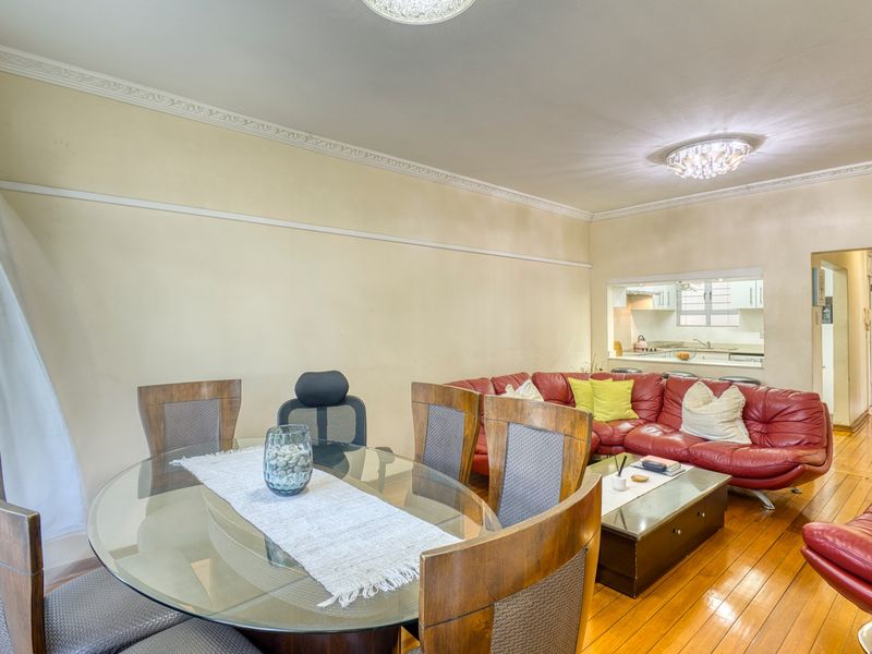 Beautifully Maintained Ground Floor Garden Apartment in a Peaceful, Sought After Complex - Photo 3
