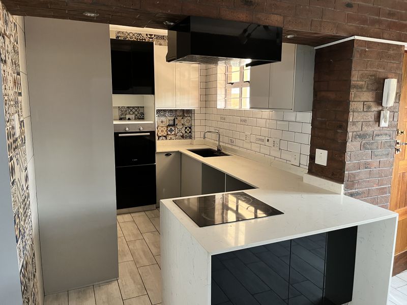 Recently Renovated Residence - Photo 4