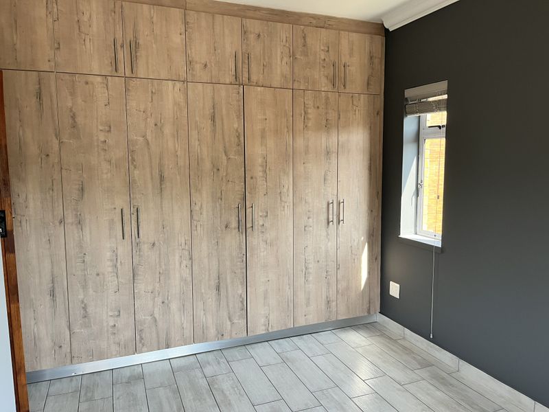 Recently Renovated Residence - Photo 10