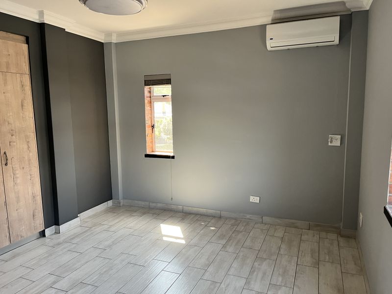 Recently Renovated Residence - Photo 7