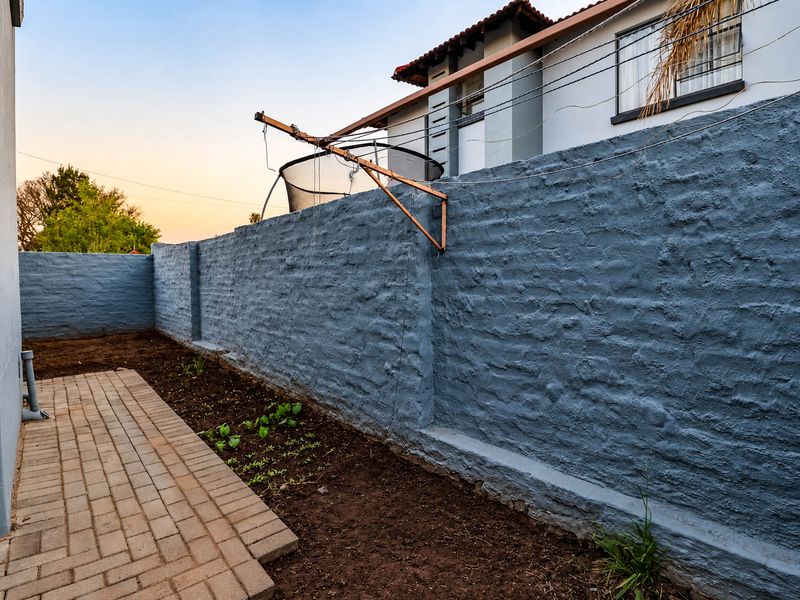 Spacious 3-Bedroom Duplex in Heuwelsig Estate! - Photo 4